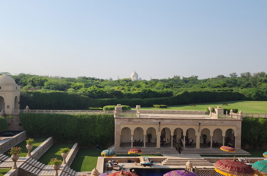 Taj Mahal tour cost from Delhi explained with real pricing for same-day and overnight trips, including private car with driver, train options, entry fees, and total budget for foreign tourists.