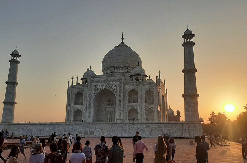 German Speaking Tour Guide in Agra | Licensed Private Guide for Taj Mahal Tours