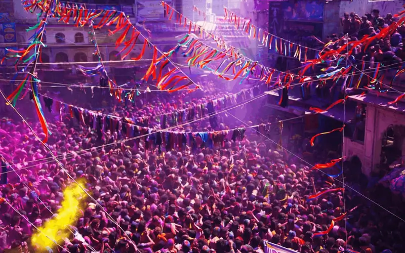 Pushkar-Relaxed-Holi-for-International-Travellers